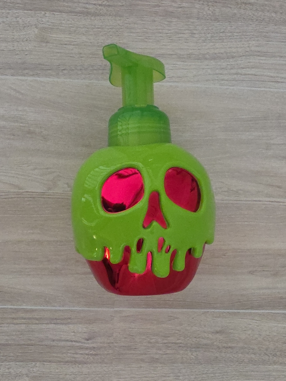 Bath and Body Works - Disney Villians Poison Apple Foam Hand Soap Dispenser